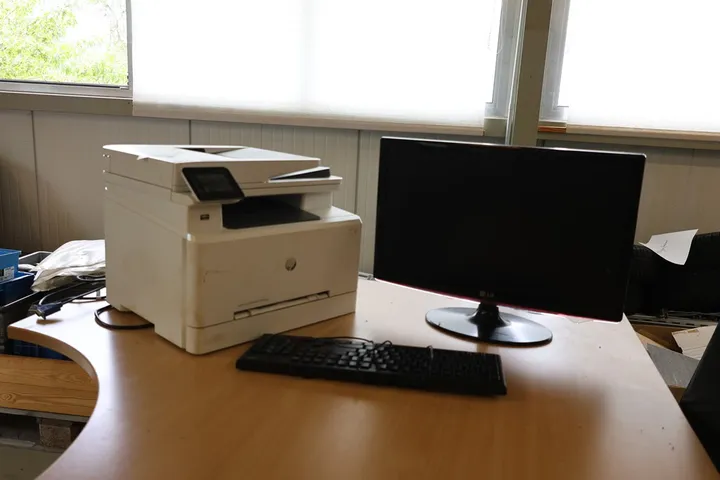 1 x Bildschirm 1 x Tastatur 1 x Drucker